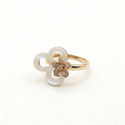 RG0890 - Mother-of-pearl, Diamonds, 18K rose gold